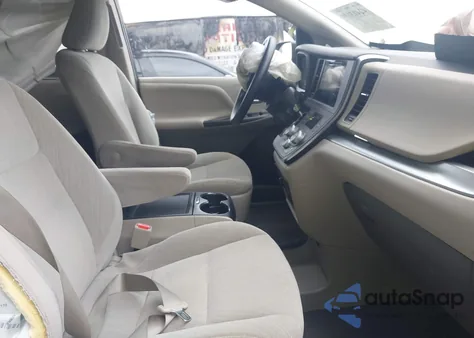 2015 Toyota Sienna Le z USA, uszkodzony, nr VIN 5TDJK3DC8FS127170